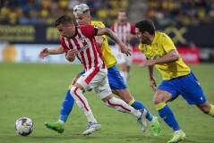 巴塞罗那荣耀重现：蒙锥克体育场足球盛宴名流齐聚